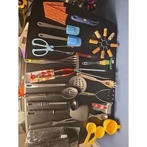 Lot‎ of 25 Kitchen Utensils Vintage to Modern  Spatulas Peeler Thongs Tupperware
